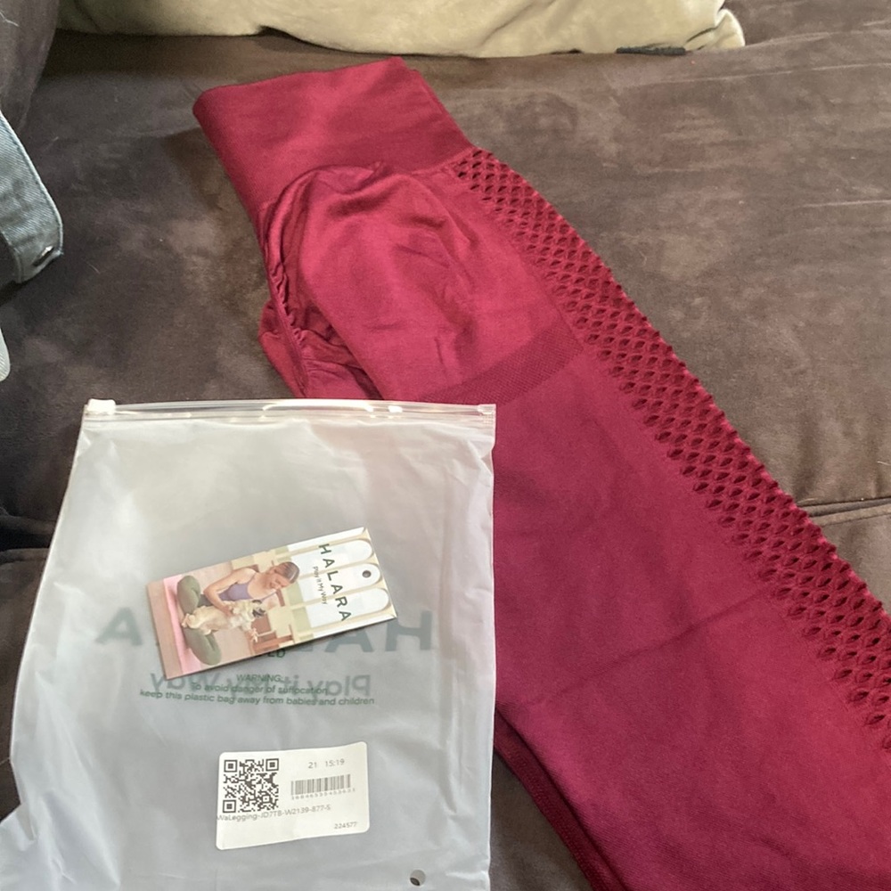 Halara butt lifting leggings - small- NWT